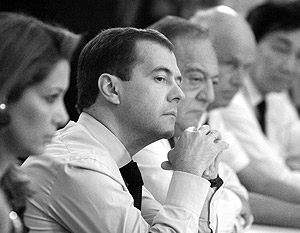 Дмитрий Медведев провел с лидерами международных спортивных федераций встречу без пиджаков