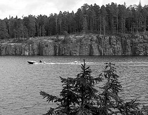 Пропавшую в Ладожском озере яхту ищут на катерах
