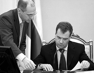 Глава Росатома показал Дмитрию Медведеву снимки, сделанные в Сарове, где находится ядерный центр, и заверил, что угрозы взрыва нет