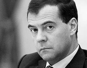 Медведев предложил переименовать милицию в полицию