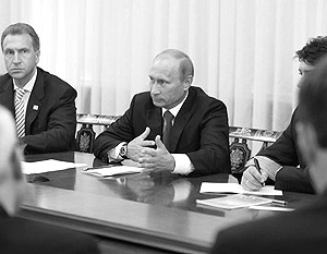 Премьер-министр России Путин встретился с делегацией ФИФА