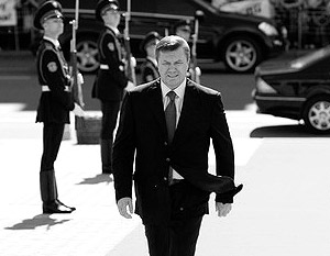 Виктор Янукович идет на изменение конституции 

