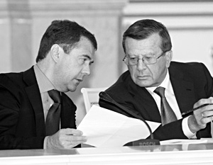 Действующая система, считает Медведев, показала свою слабость