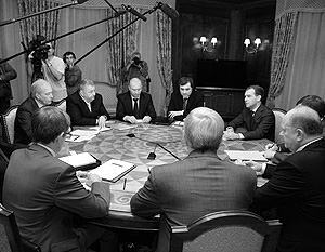 Медведев на встрече с представителями думских партий