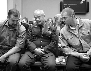 Оправданные: бывший десантник Роберт Яшин, экс-сотрудник Генштаба полковник Владимир Квачков и бывший десантник Александр Найденов (слева направо)
