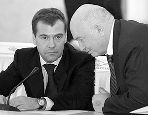 Медведев отправил Лужкова в отставку