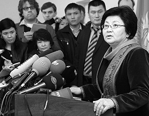 По мнению Розы Отунбаевой, выборы помогут в борьбе с клановой системой правления в Киргизии