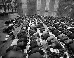 По разным данным, в Москве проживают до двух миллионов мусульман, которым негде молиться