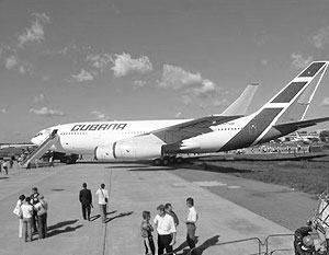Испытания проводились на серийном самолете Ил-96-300 кубинской авиакомпании Cubana de Aviacion