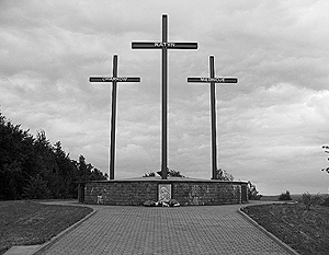 Памятник погибшим в сталинском плену польским офицерам, расположенный в окрестностях Кракова
