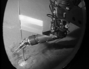 В 2007 году российские батискафы впервые опустились на дно Северного Ледовитого океана в районе Северного полюса и поставили там сделанный из титана российский флаг. Это вызвало очень бурную реакцию за рубежом