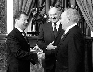 Медведев поблагодарил Лукашенко и Назарбаева за плодотворную работу по созданию Таможенного союза