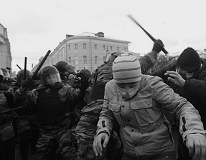 Источник: В ходе беспорядков в Москве пострадали пять омоновцев