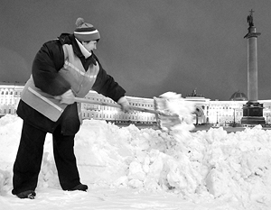 Дворники обещают работать сверхурочно, чтобы справиться со снегом