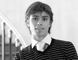 Артем Овчаренко в 24 года исполнил ведущие партии в десятке постановок