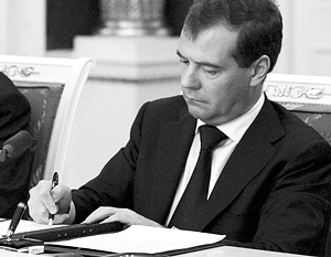 Медведев подписал закон «О полиции»
