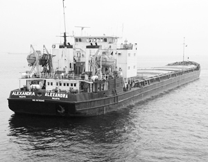 После столкновения с судном у сухогруза «Александра» оторвалась корма