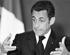 Саркози пригрозил разбомбить Ливию
