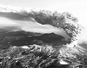 Извержение вулкана Синмоэ началось в Японии