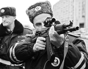Полицейские в Москве расстреляли машину нарушителя из автомата Калашникова