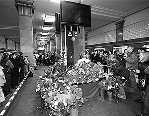 Москвичи помнят о терактах на центральных станциях метро