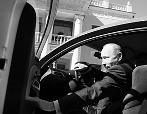 Путин приехал в Горки на «Ё-мобиле»