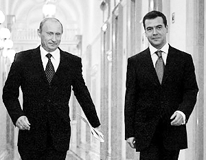 Медведев и Путин одновременно отчитались о своих доходах