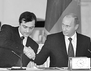 Президент РФ Владимир Путин и заместитель главы администрации президента РФ Владислав Сурков