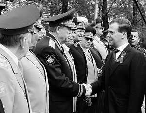 Медведев поздравил страны СНГ и Грузию с Днем Победы