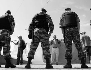 Оппозиционеры вступили в столкновения с милицией в Киеве