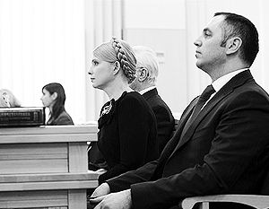 Тимошенко решили доставить в суд под конвоем