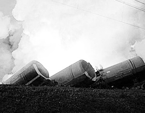 Под Костромой товарный поезд протаранил грузовик: горят цистерны, есть жертвы