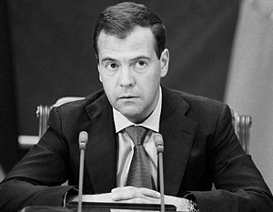 Медведев велел рассмотреть вопрос об отсрочке от армии для выпускников школ