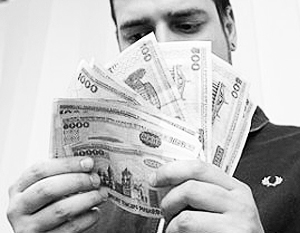 Валютный кризис в Белоруссии был спровоцирован резким ростом зарплат бюджетников
