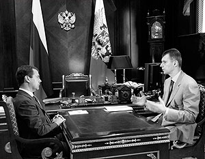 Медведев согласился с Прохоровым в том, что пора чуть децентрализировать страну