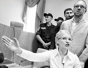 Эмоционально Юлия Тимошенко опять одолела молодого судью
