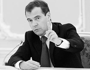 Медведев усилил ответственность за продажу алкоголя детям