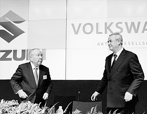 Глава Volkswagen Мартин Винтеркорн и президент Suzuki Осаму Судзуки