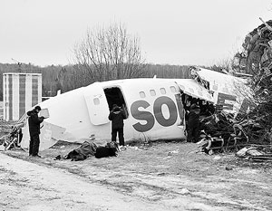 При посадке самолет развалился на три части