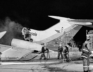 Самолет загорелся и развалился на части прямо в сургутском аэропорту