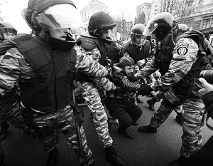 В отличие от времен «оранжевой революции» спецназ быстро рассеял сторонников Юлии Тимошенко с Крещатика