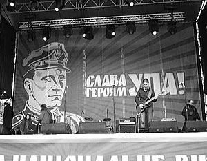 Образ Романа Шухевича послужил фоном для концерта бандеровских музыкантов в центре Киева