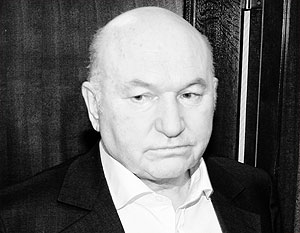 Юрий Лужков обещает прилететь в Россию, чтобы ответить на вопросы следователей по уголовному делу Банка Москвы