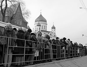 Очередь паломников в Москве растянулась на восемь километров