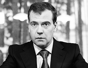 Медведев: Руководители и лидеры «ЕР» должны быть членами партии