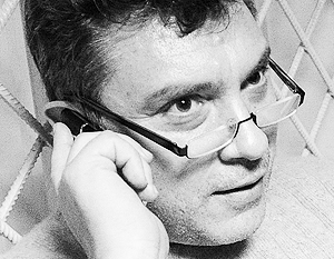 Мобильный телефон Немцова вечером в понедельник был переключен на автоответчик