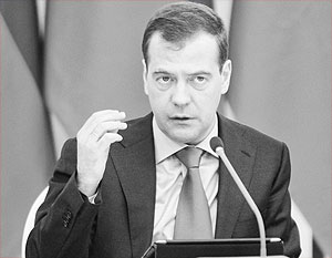 Медведев потребовал от менеджмента госкомпаний отчитаться о доходах