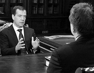Дмитрий Медведев протянул руку несистемным политикам