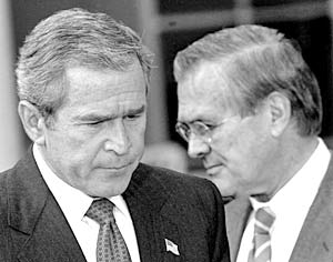 Буш уволил главу Пентагона 