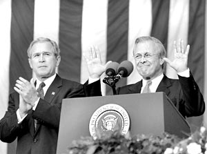 Президент США Джордж Буш отправил в отставку главу Пентагона Дональда Рамсфелда